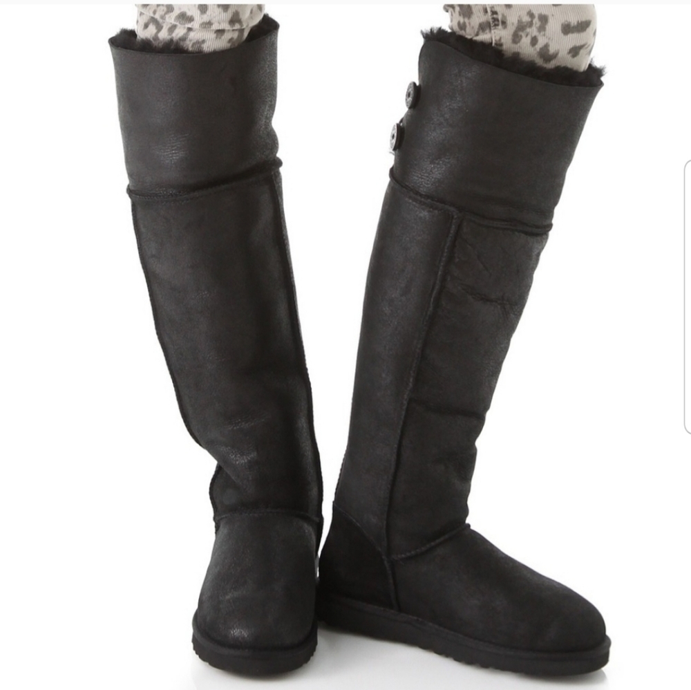 ISO over the knee uggs sz 6 or 7